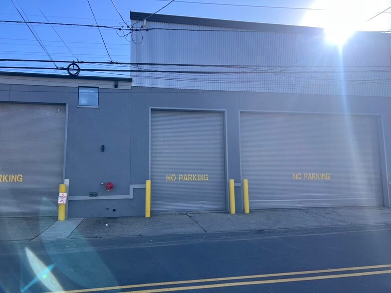 More Photos Of 23-53 Rome St, Newark Warehouse For Lease