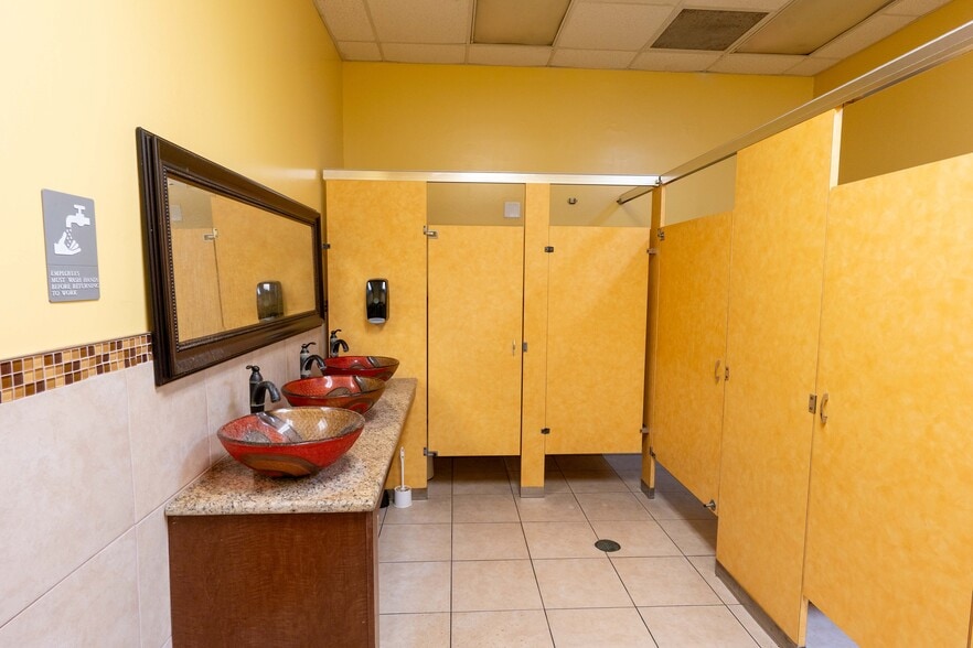 More Photos Of 33550 US Highway 19 N, Palm Harbor Freestanding For Lease