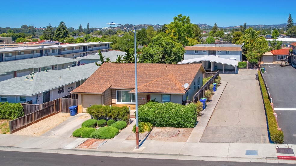 Primary Photo Of 2536 Grove Way, Castro Valley Apartments For Sale