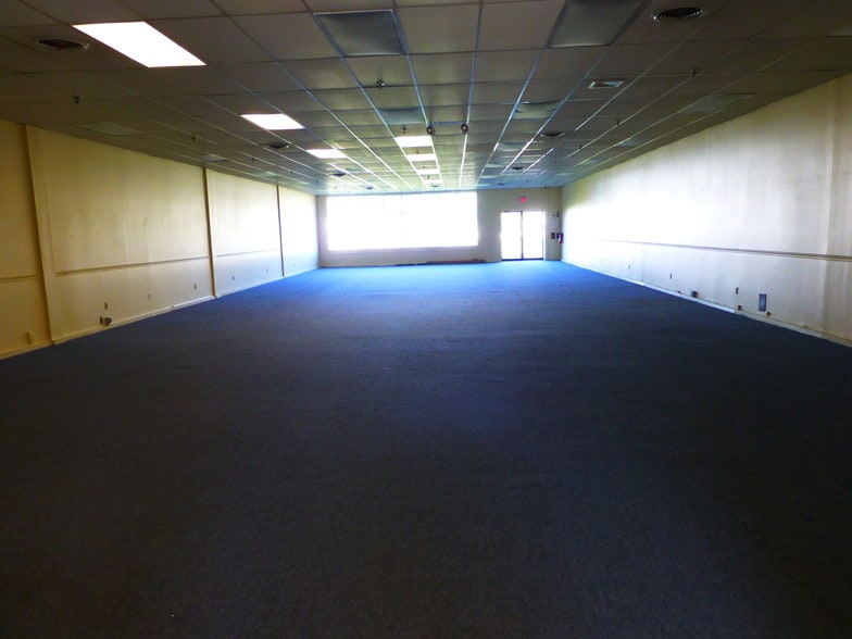 More Photos Of 613 W Mount Pleasant Ave, Livingston Freestanding For Lease