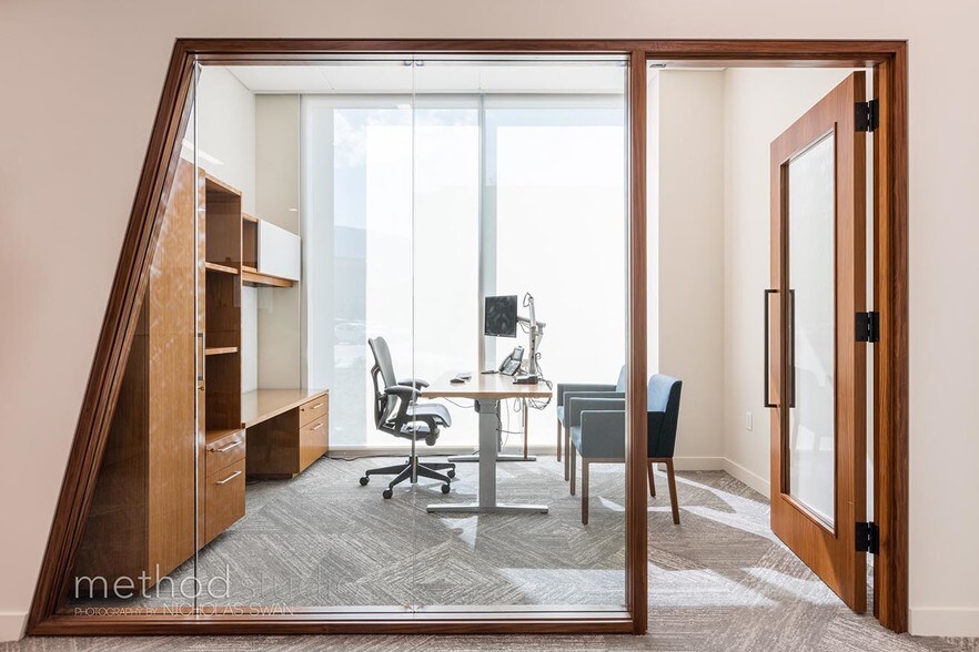 More Photos Of 262 N University Ave, Farmington Office Residential For Lease