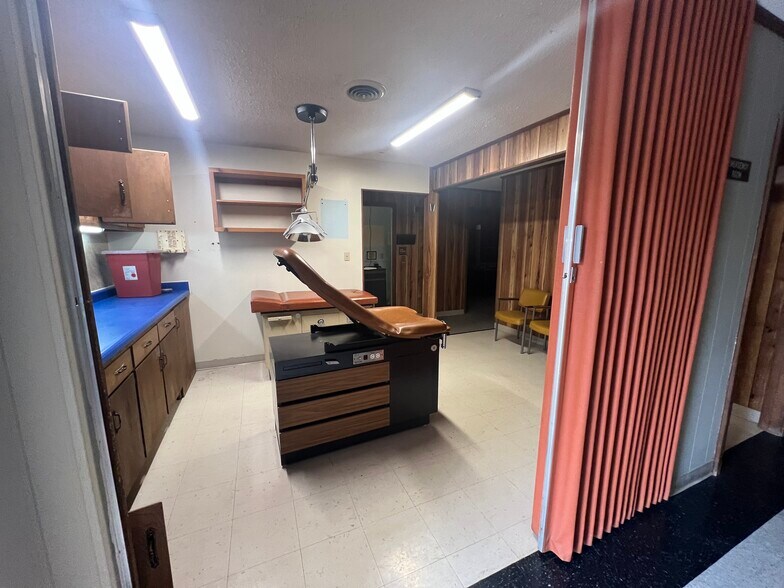 More Photos Of 100 Chickadee Ave, Middleton Office For Sale