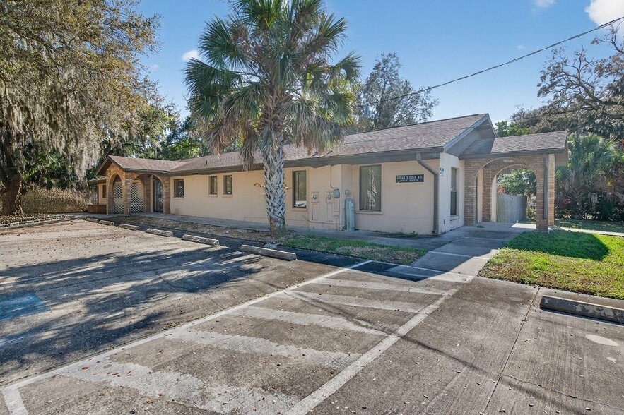 Primary Photo Of 905 Beville Rd, Daytona Beach Medical For Sale