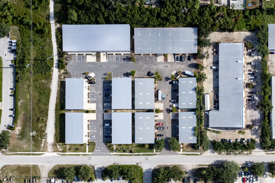 More Photos Of 260-278 Springview Commerce Dr, DeBary Unknown For Lease