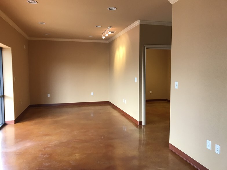 More Photos Of 19942 FM 2252, San Antonio Flex For Lease
