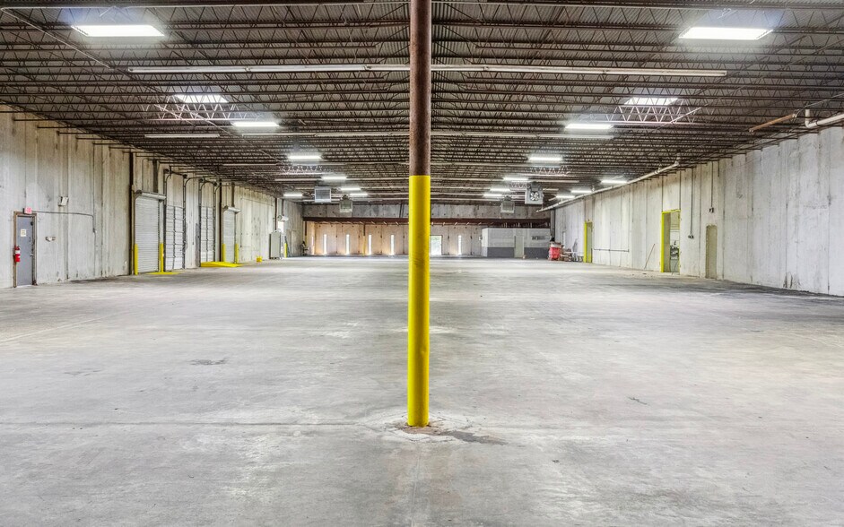 More Photos Of 6900 Woolworth Rd, Shreveport Warehouse For Sale