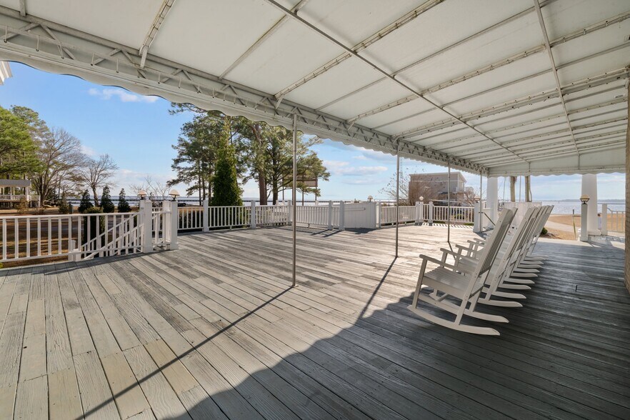 More Photos Of 738 E Main St, Belhaven Hotel For Sale