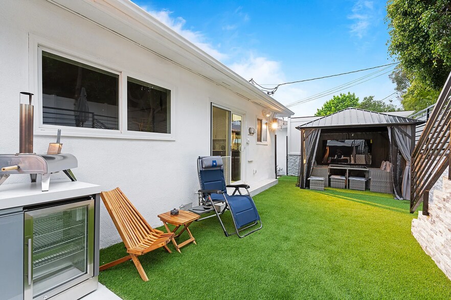 More Photos Of 8222 Pershing Dr, Playa Del Rey Multifamily For Sale
