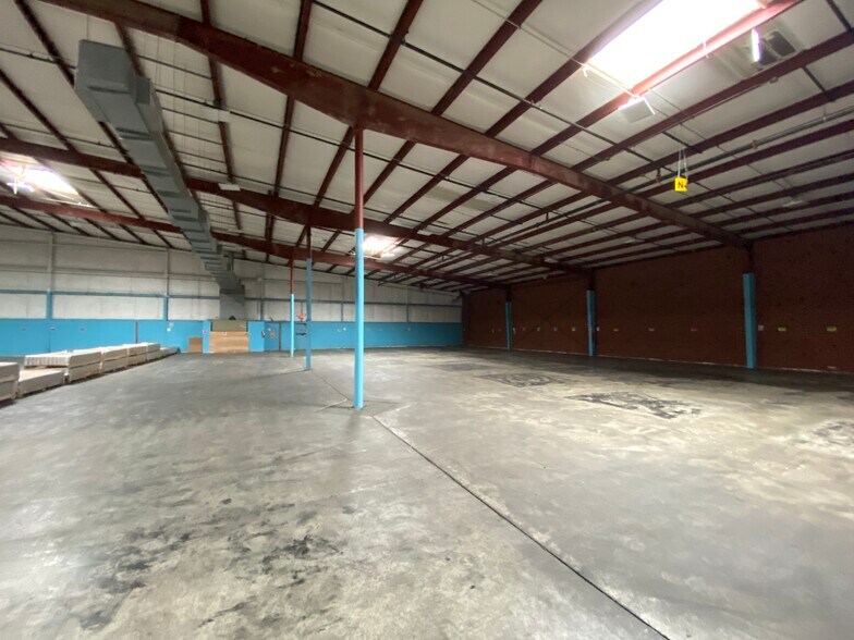 More Photos Of 599 Raleigh Rd, Henderson Warehouse For Lease