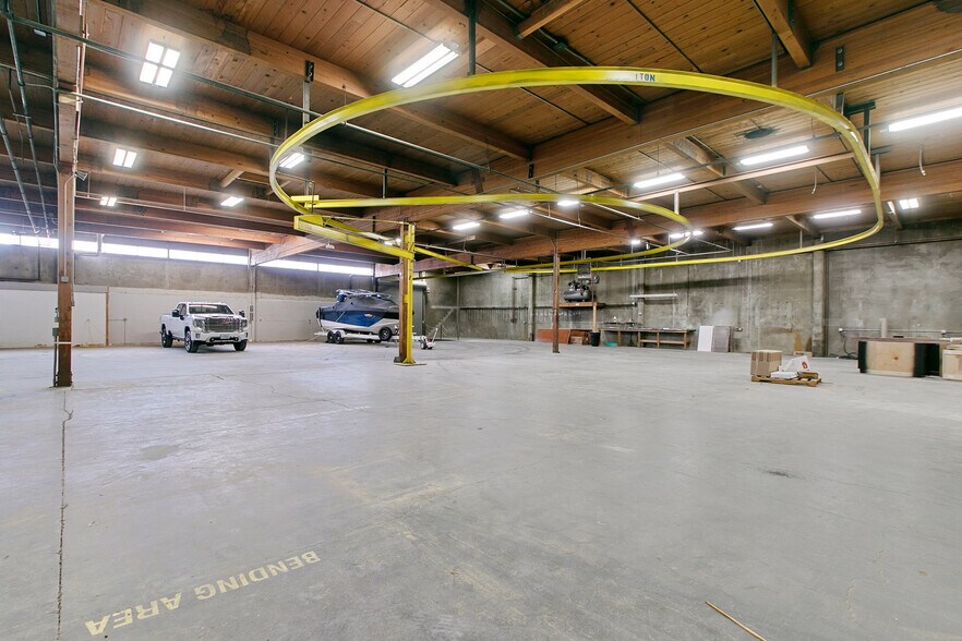 More Photos Of 5805 SW Hood Ave, Portland Warehouse For Lease