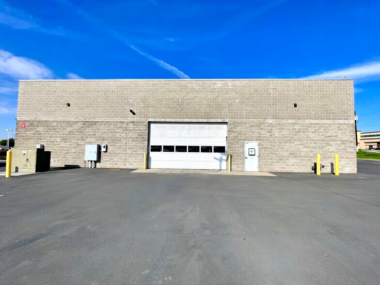 More Photos Of 1702 E Yakima Ave, Yakima Restaurant For Lease