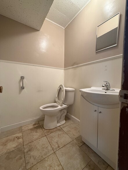 More Photos Of 1210-1228 Towanda Ave, Bloomington Unknown For Lease