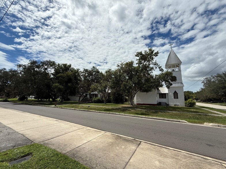 More Photos Of 18-20 E Pleasant St, Avon Park Religious Facility For Sale