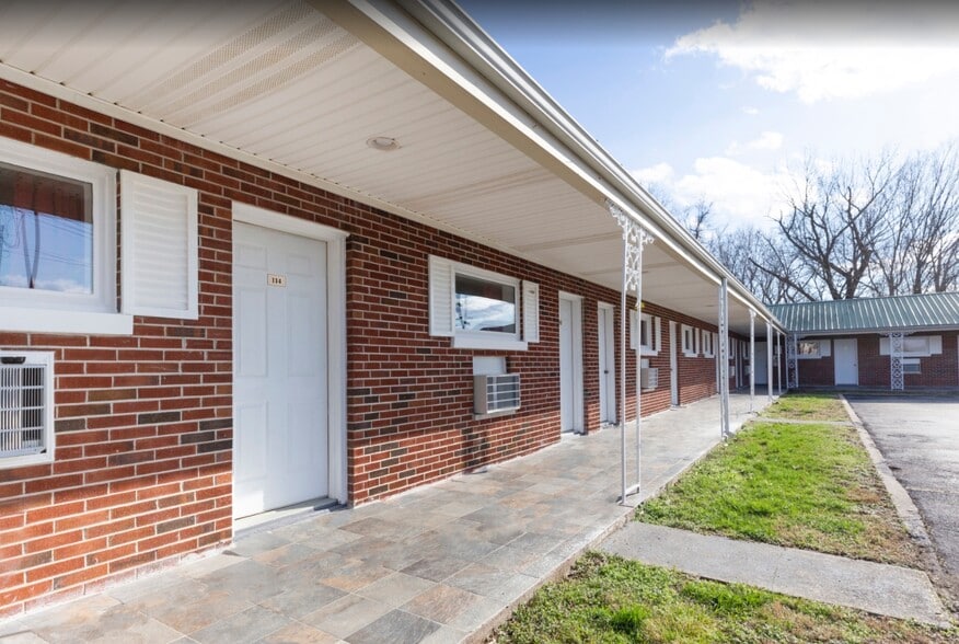 Primary Photo Of 414 N Dixie Hwy, Cave City Hotel For Sale