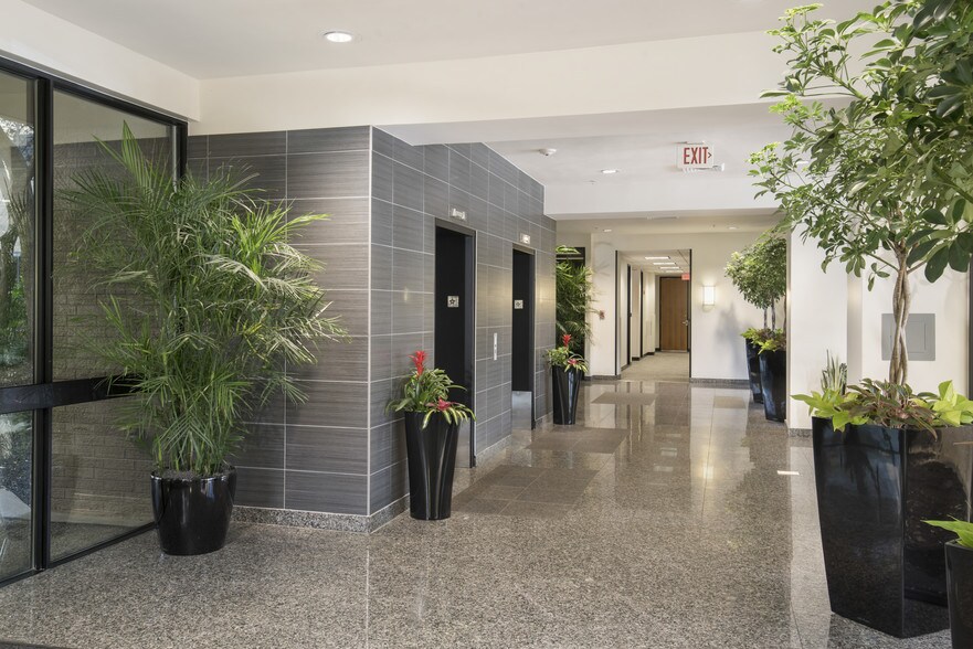 More Photos Of 8701 N MoPac Expy, Austin Office For Lease