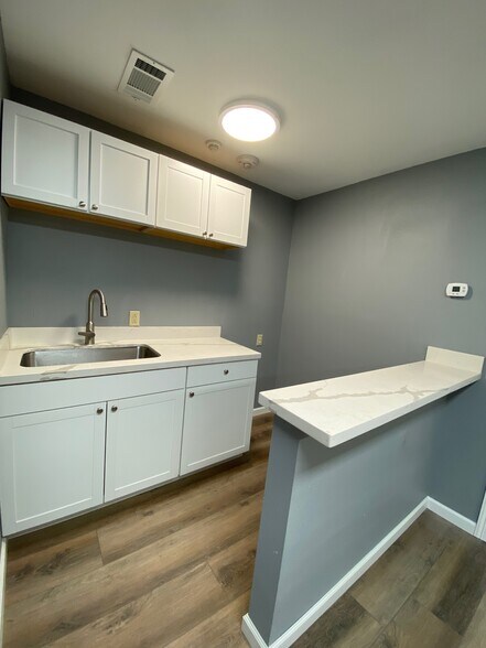 More Photos Of 1930 W Cardinal Dr, Beaumont Warehouse For Lease