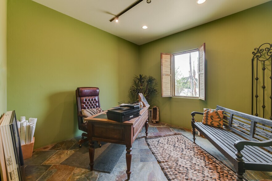 More Photos Of 1703 Highway 35 S, Rockport Office Residential For Lease