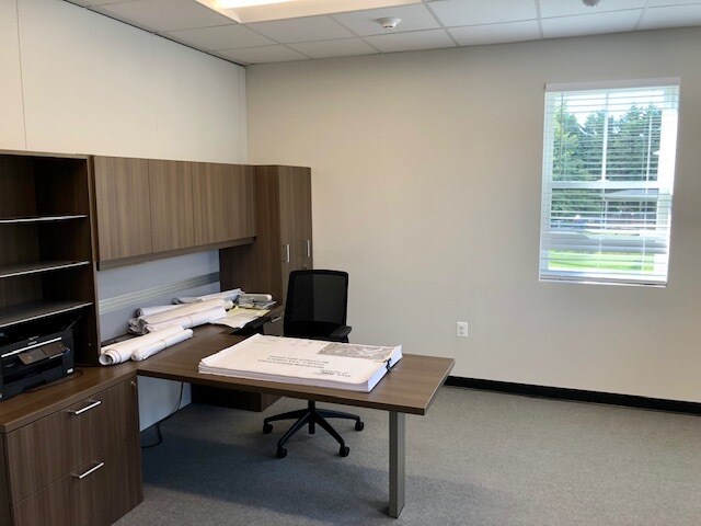More Photos Of 3240 Ferry Landing Rd, Dunkirk Office For Lease