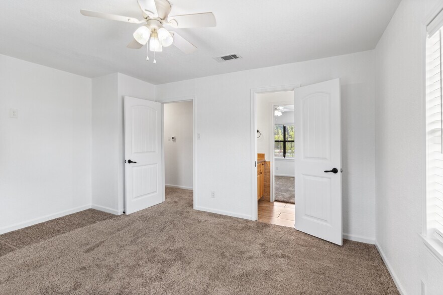 More Photos Of 16815 Avenue A, Channelview Truck Terminal For Sale