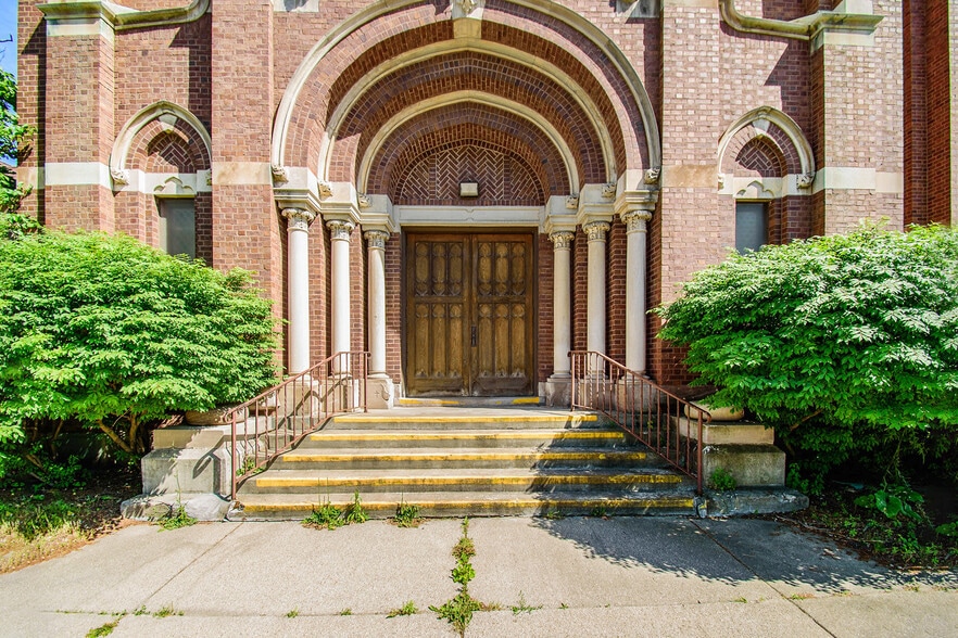 More Photos Of 612 N Michigan Ave, Saginaw Religious Facility For Sale