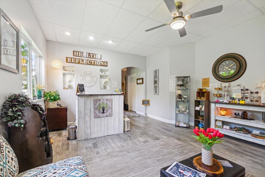 More Photos Of 701 E State St, Saint Johns Office For Sale