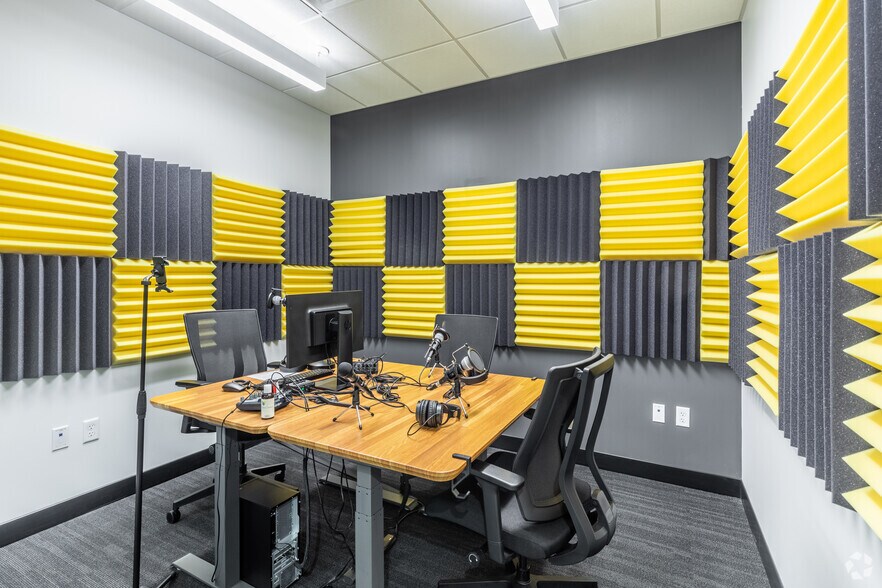 More Photos Of 2300 Wilson Blvd, Arlington Coworking Space