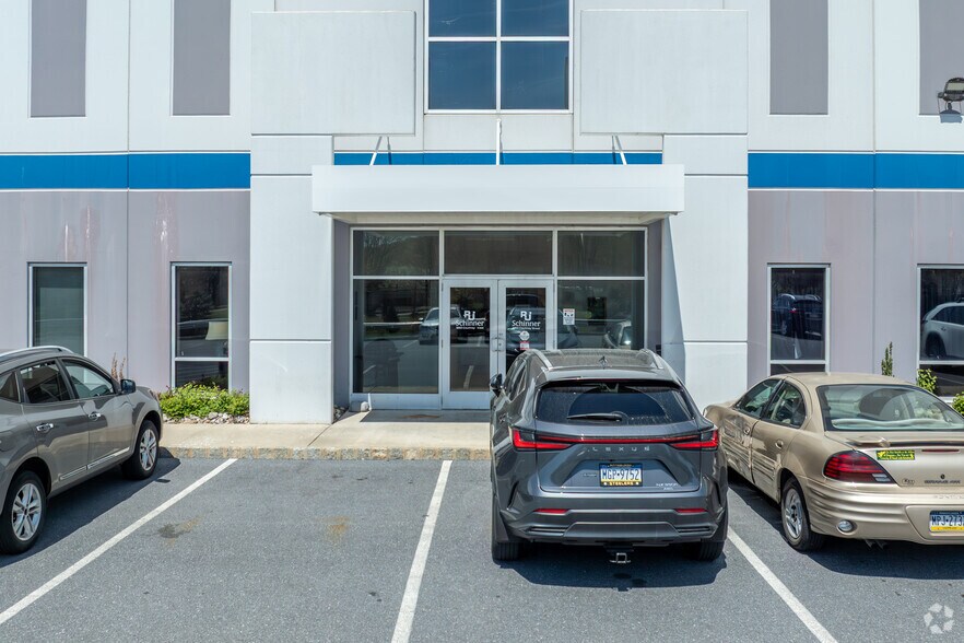 More Photos Of 3863 Courtney St, Bethlehem Light Distribution For Lease