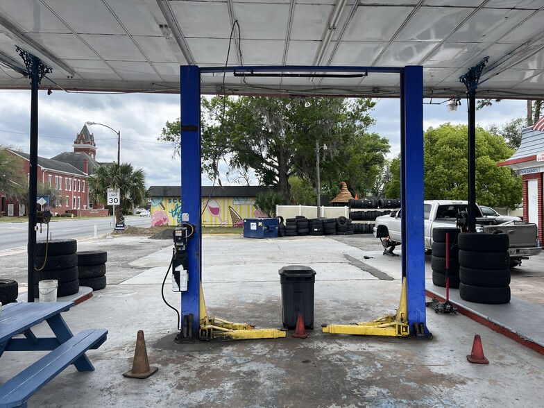 More Photos Of 207 N Temple Ave, Starke Auto Repair For Sale