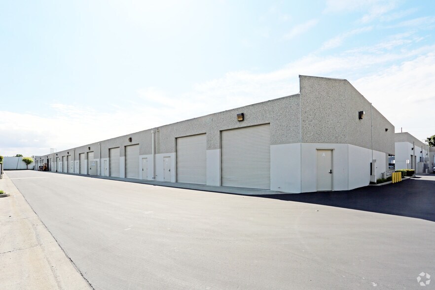 More Photos Of 555 W Lambert Rd, Brea Warehouse For Lease