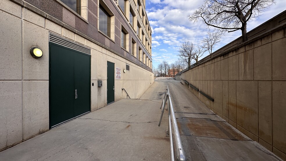 More Photos Of 1751 Lake Cook Rd, Deerfield Office For Lease