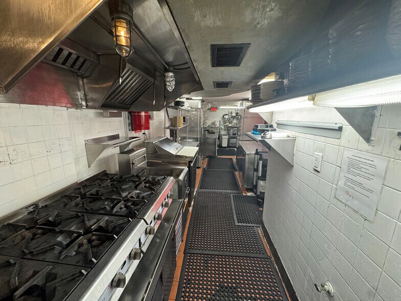 More Photos Of 158 8th Ave, New York Storefront Retail Residential For Lease