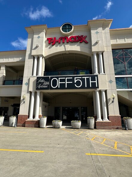 More Photos Of 1 Buckhead Loop, Atlanta Storefront For Lease