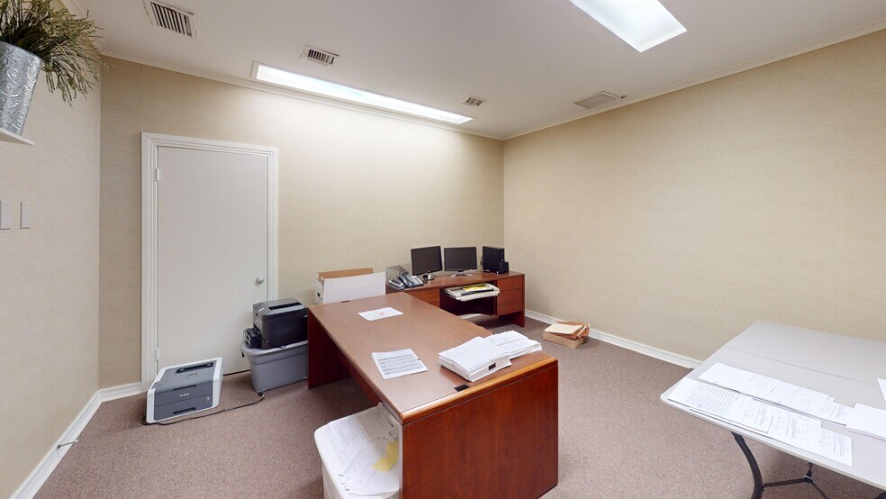 More Photos Of 110 N Main St, Henderson Office For Sale