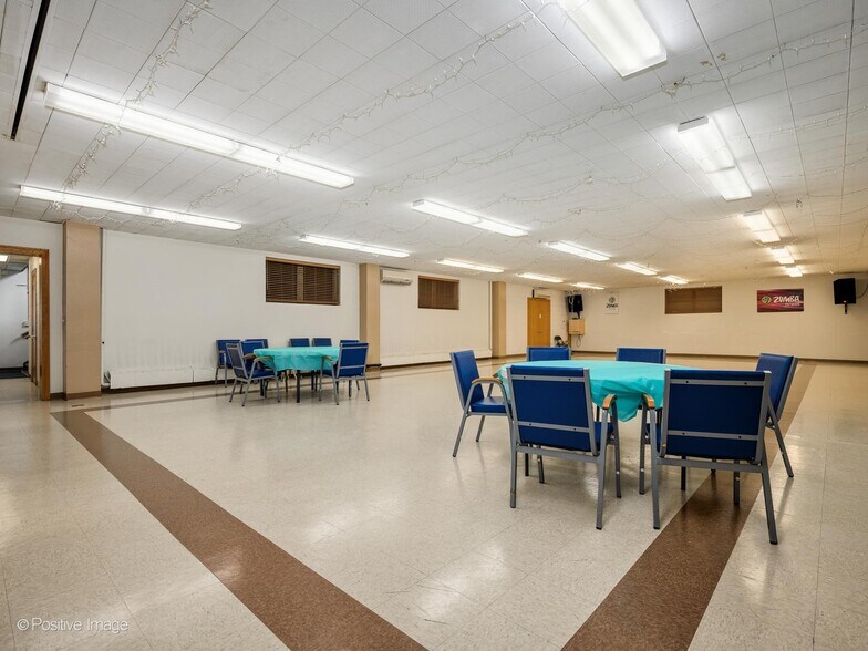 More Photos Of 9000 Kildare Ave, Skokie Specialty For Sale