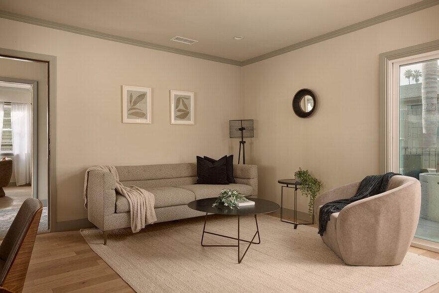 More Photos Of 1434 McDuff St, Los Angeles Apartments For Sale