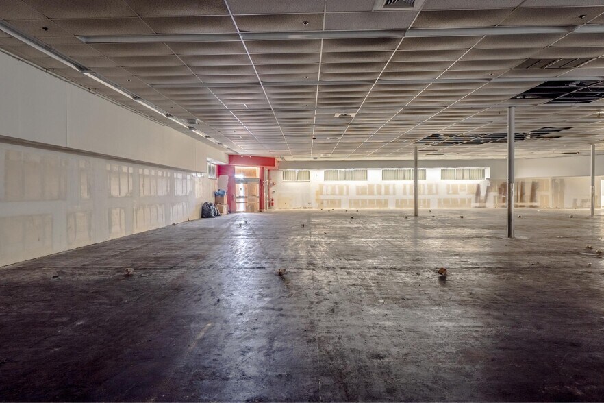 More Photos Of 11920 NW 27th Ave, Miami Freestanding For Lease