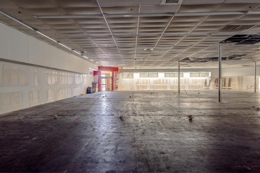 More Photos Of 11920 NW 27th Ave, Miami Freestanding For Lease