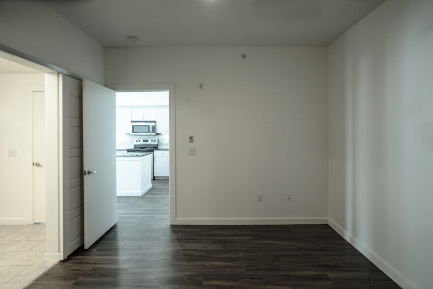 More Photos Of 127 E Riverside Dr, Austin Apartments For Lease