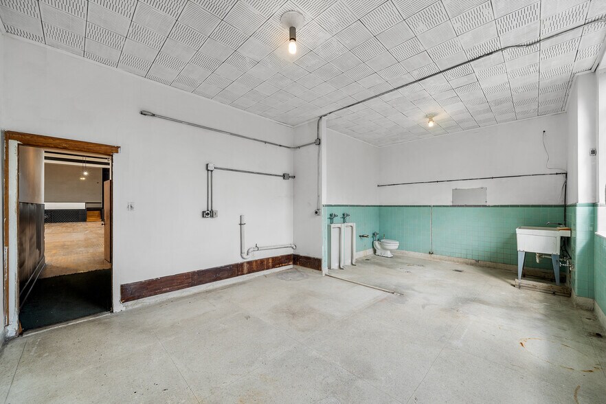 More Photos Of 379 Cherry St, Pottstown Flex For Lease
