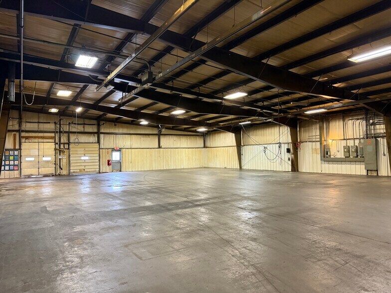 More Photos Of 303 E Parson St, Galion Manufacturing For Sale