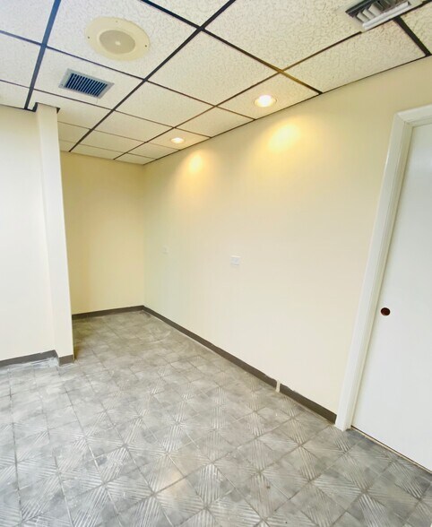 More Photos Of 13201-13207 NE 16th Ave, North Miami Office For Lease