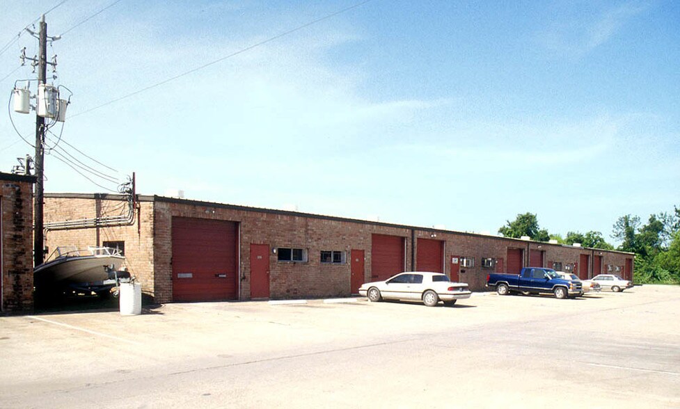 More Photos Of 1919 W Sam Houston Pky N, Houston Manufacturing For Lease
