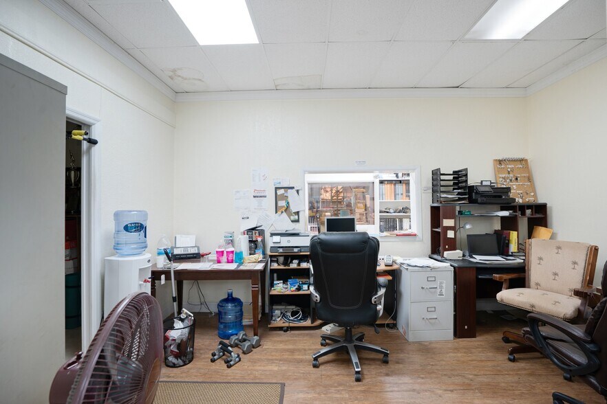 More Photos Of 4444 N Washington Blvd, Sarasota Warehouse For Sale