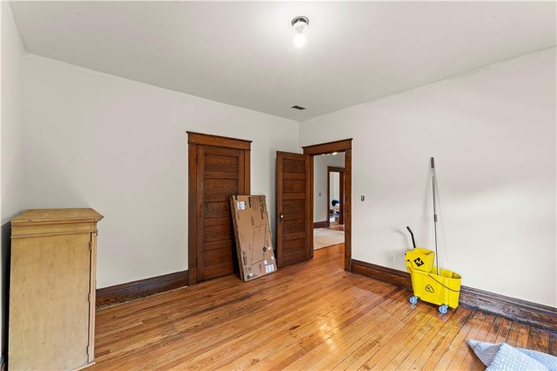 More Photos Of 600 E Maiden St, Washington Office Residential For Sale