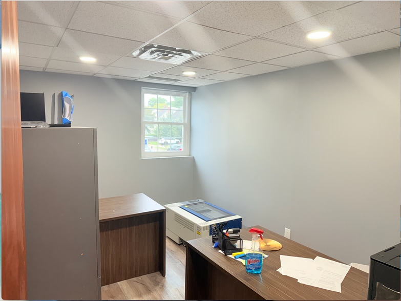 More Photos Of 80 E Old Country Rd, Mineola Office For Lease