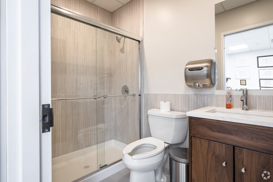 More Photos Of 855 Valley Rd, Clifton Medical For Lease