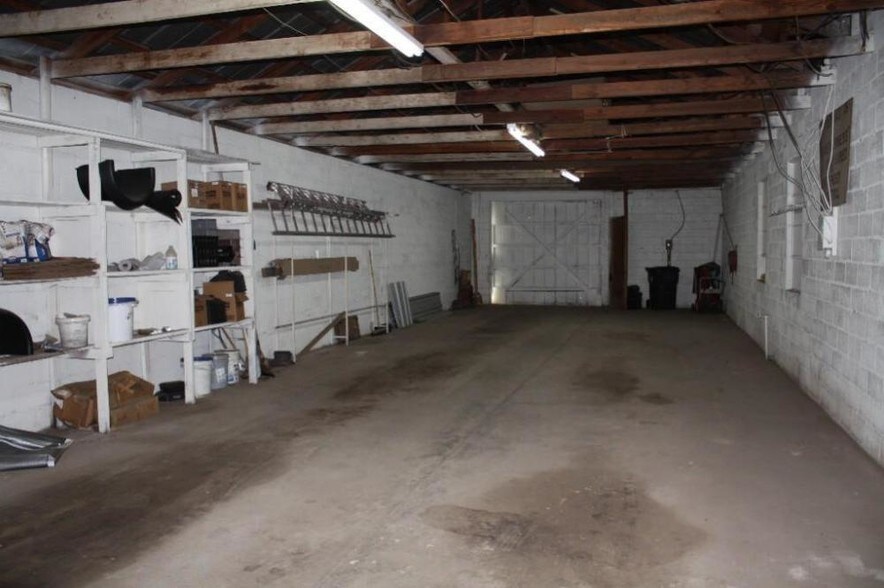 More Photos Of 208 N Main St, Fitzgerald Warehouse For Lease