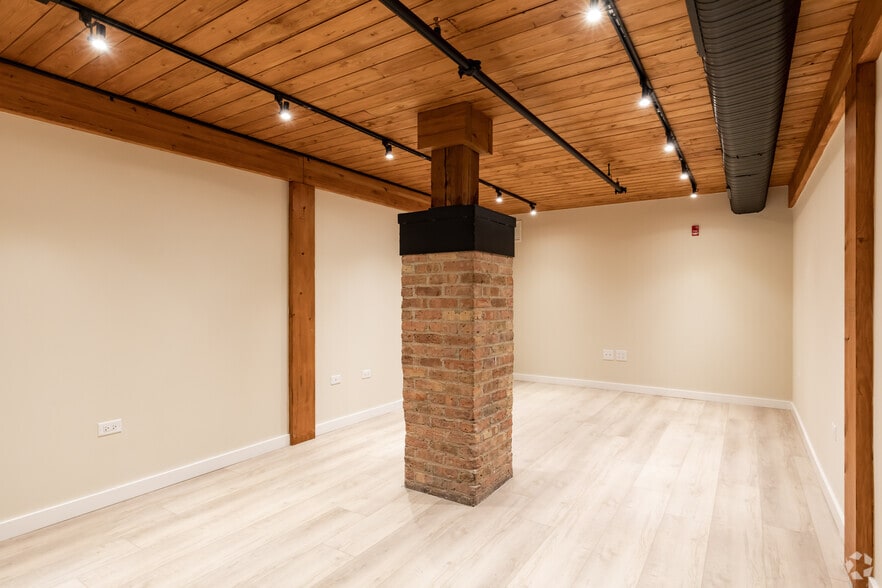 More Photos Of 200-300 E 5th Ave, Naperville Apartments For Lease