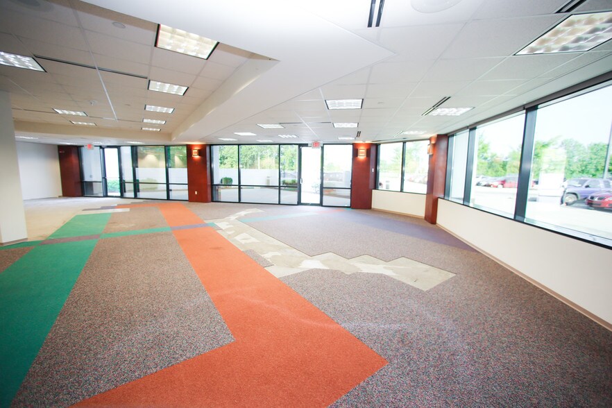 More Photos Of 4030 Vincennes Rd, Indianapolis Office For Lease