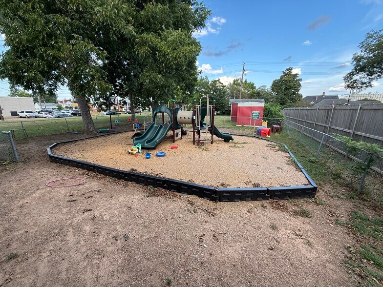 More Photos Of 310 N Fulton St, Marshall Recycling Center For Sale